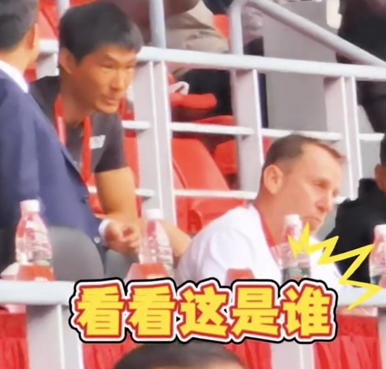 久爾杰維奇現(xiàn)身鹽城，現(xiàn)場(chǎng)觀看中國(guó)U22國(guó)足vs韓國(guó)