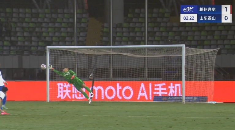 梅州開場2分鐘1-0泰山！茹子楠不停球抽射世界波攻破王大雷大門