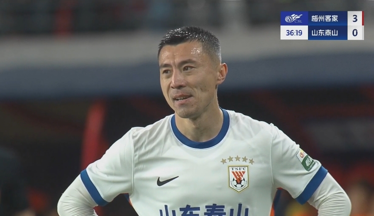 34分鐘0-3落后！36歲鄭錚苦笑36歲大雷沮喪 替補(bǔ)席黃政宇神態(tài)輕松