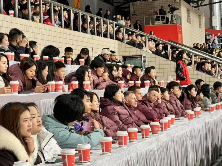 北青體育：中國女足現(xiàn)身中甲賽場，觀看重慶銅梁龍vs遼寧鐵人