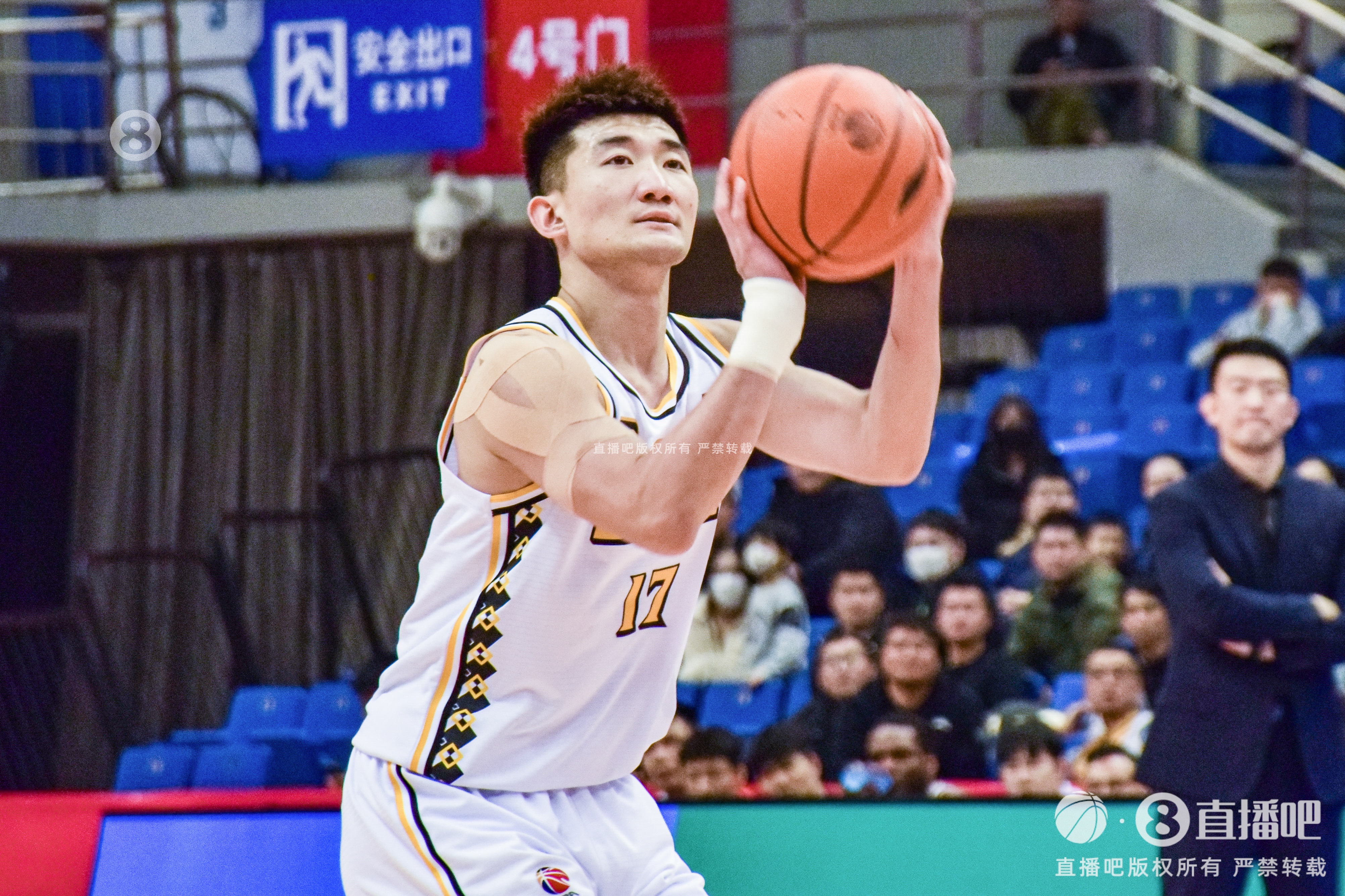 早日康復！探長：孫銘徽已經(jīng)脫掉保護靴 可以正常走路