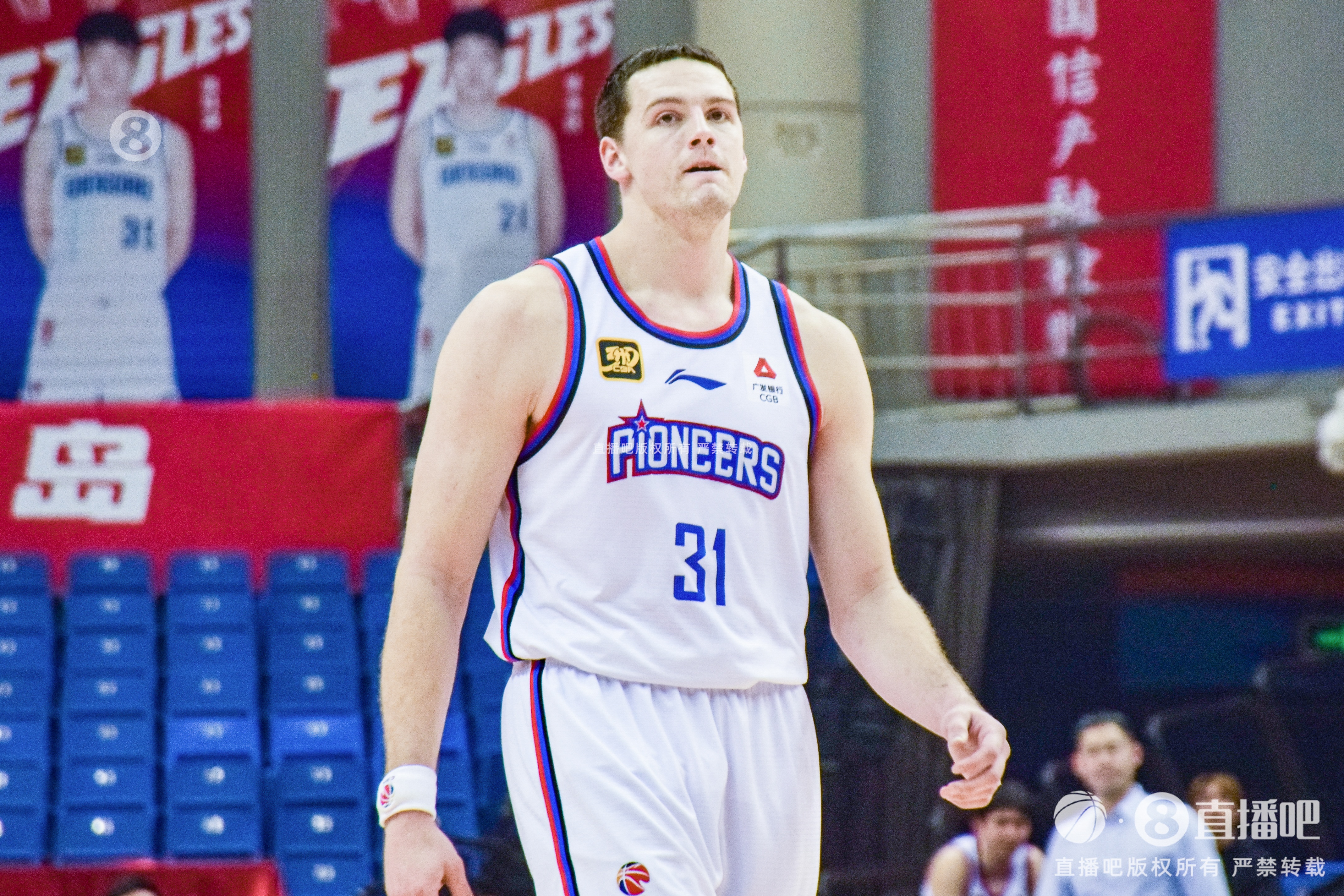 狀態(tài)不對勁！大衛(wèi)-詹姆斯10中3僅拿7分8板4助 4失誤
