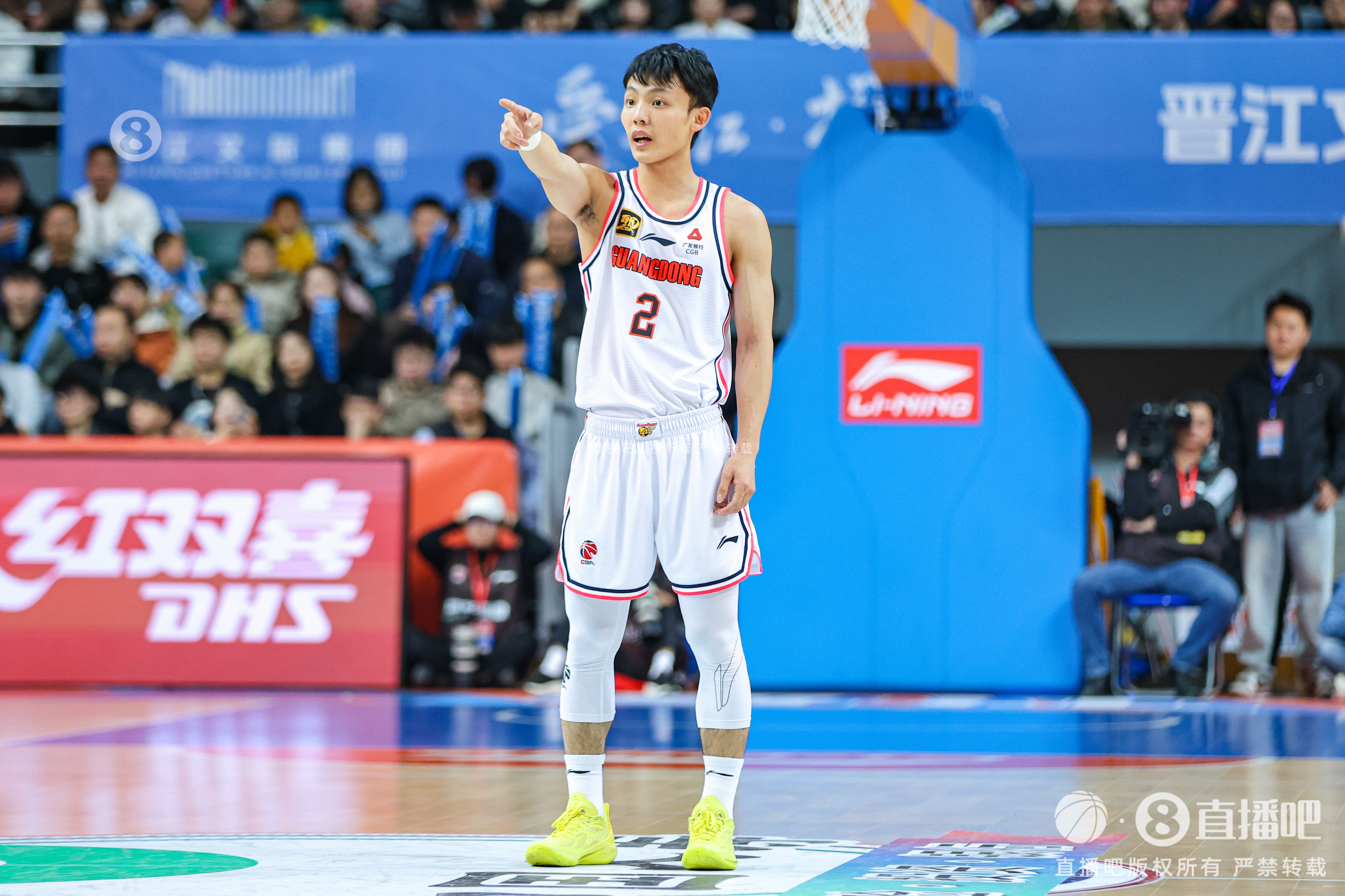 手熱！徐杰打滿首節(jié)5中4拿到10分2助 正負值+17