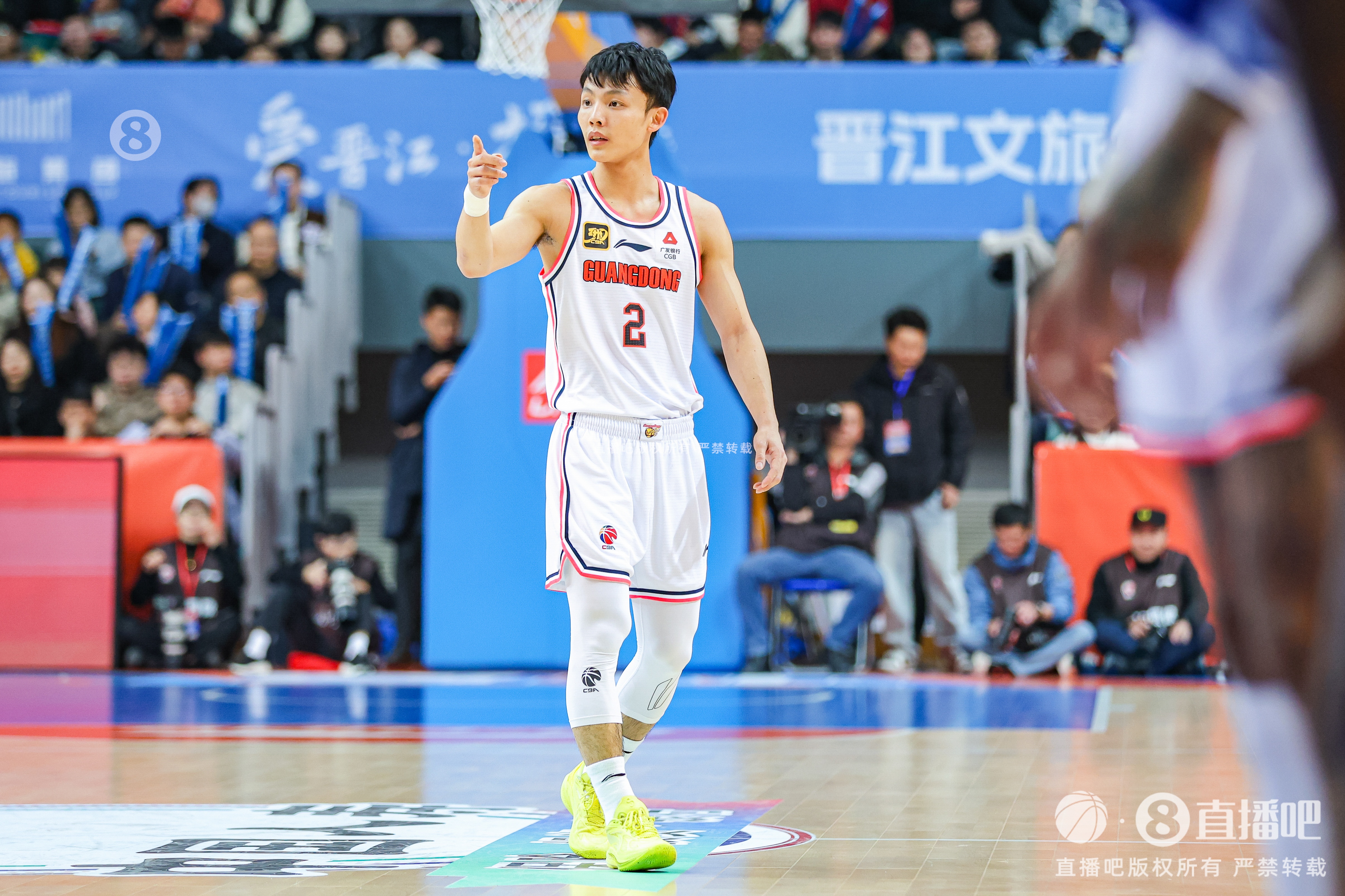 徐中鋒手感還沒開！徐杰半場12中4&三分7中2拿12分2前場板2助2斷