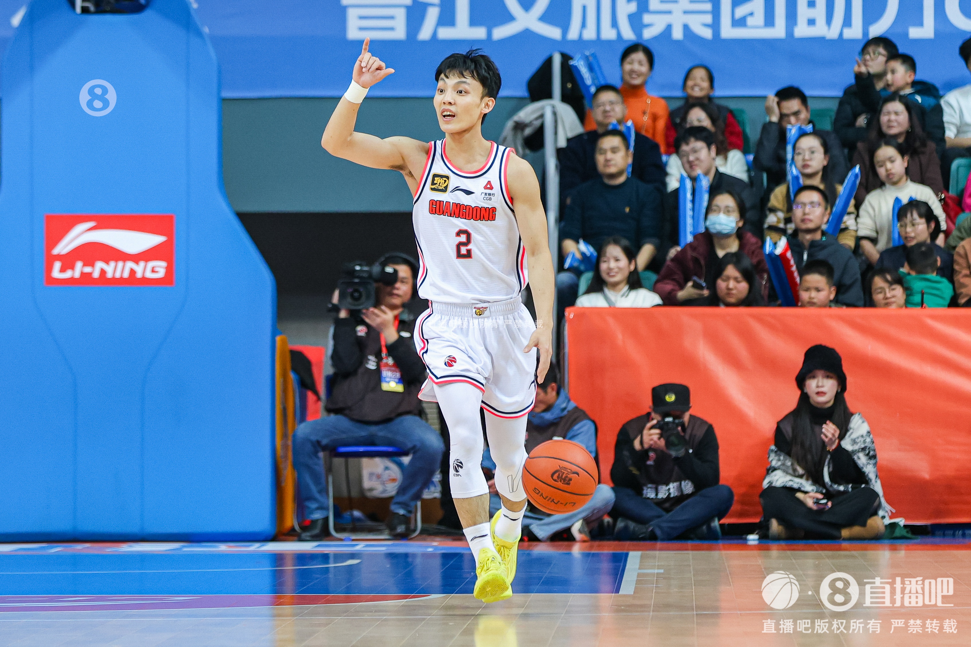 打得輕松！徐杰9中4拿到12分3板6助1斷