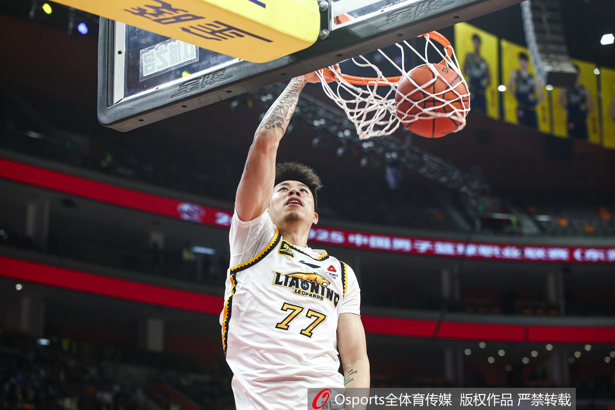 很拼！張鎮(zhèn)麟28投11中&三分14中5砍29分7板4助2斷 5個(gè)前場(chǎng)籃板