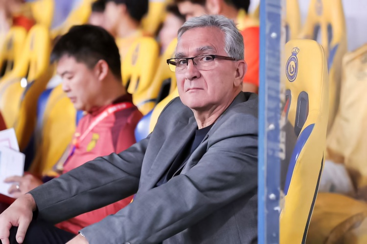 媒體人：國(guó)足變陣4231可能性不大，陣中僅3人能打后腰不夠用